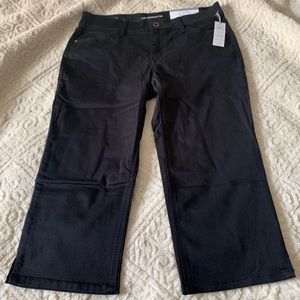 Liz Claiborne Black Capris
